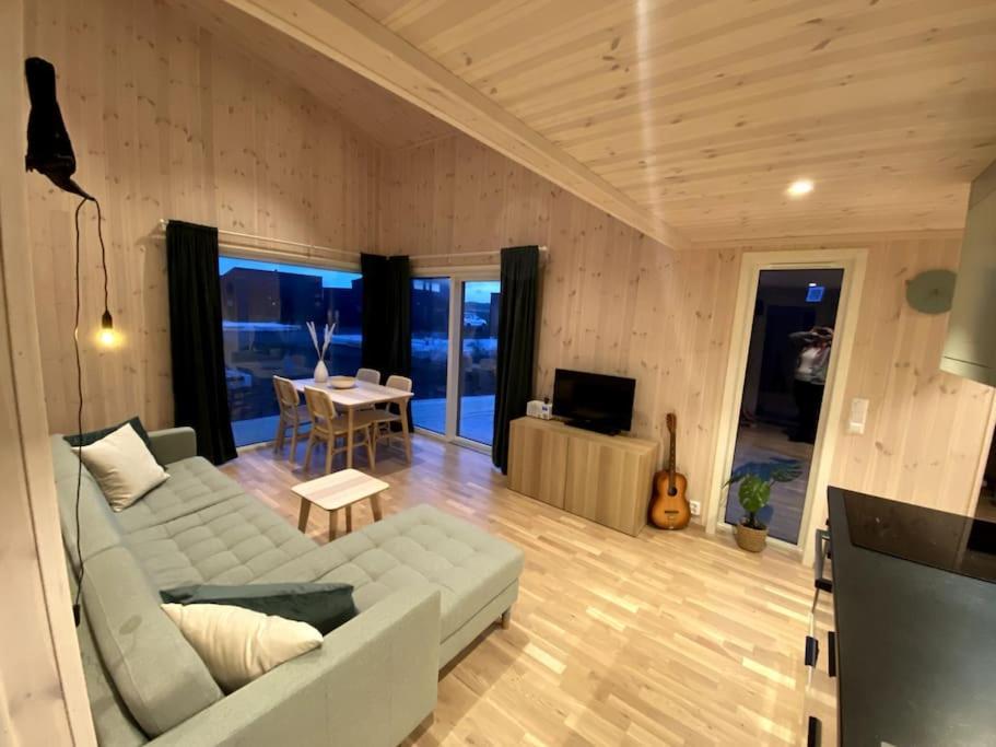 Fresh Ved Borestranden Med To Soverom Og Hems *